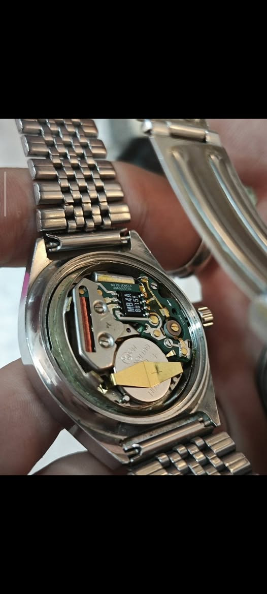 السلام عليكم
ساعتنا لهذا اليوم لونجين 
سير أصلي 
وقفل أصلي 
قطر كبير 
ماكنه سويسري أصلي 
نافدة تاريخ شهري 
الساعة نظافة تامة 
 السعر 125 الف وبيها مجال للشراي 
يوجد توصيل لكل المحافظات 
للتواصل واتساب أو الاتصال على رقم 
***********
