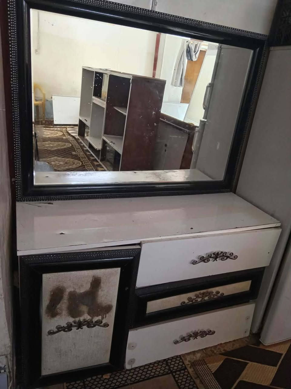 غرفة تركية للبيع نضيفة خمس قطع
كنتور
جرباية
ميز جرباية عدد ٢
والمراية
300وبيهه مجال للشراي مكانهه نجف،، ناحية الرضوية


**إذا كنت صاحب هذا الإعلان وتريد حذفه لأي سبب، رجاءا أرسل رسالة إلى الدعم الفني**