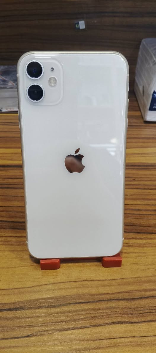ايفون 11 عادي لون ابيض نظافه 95%
العنوان مكتب الدرة للموبايل 
كرادة داخل الجادريه /الزوية قرب حسينية الزوية.
*********** وتساب فقط

