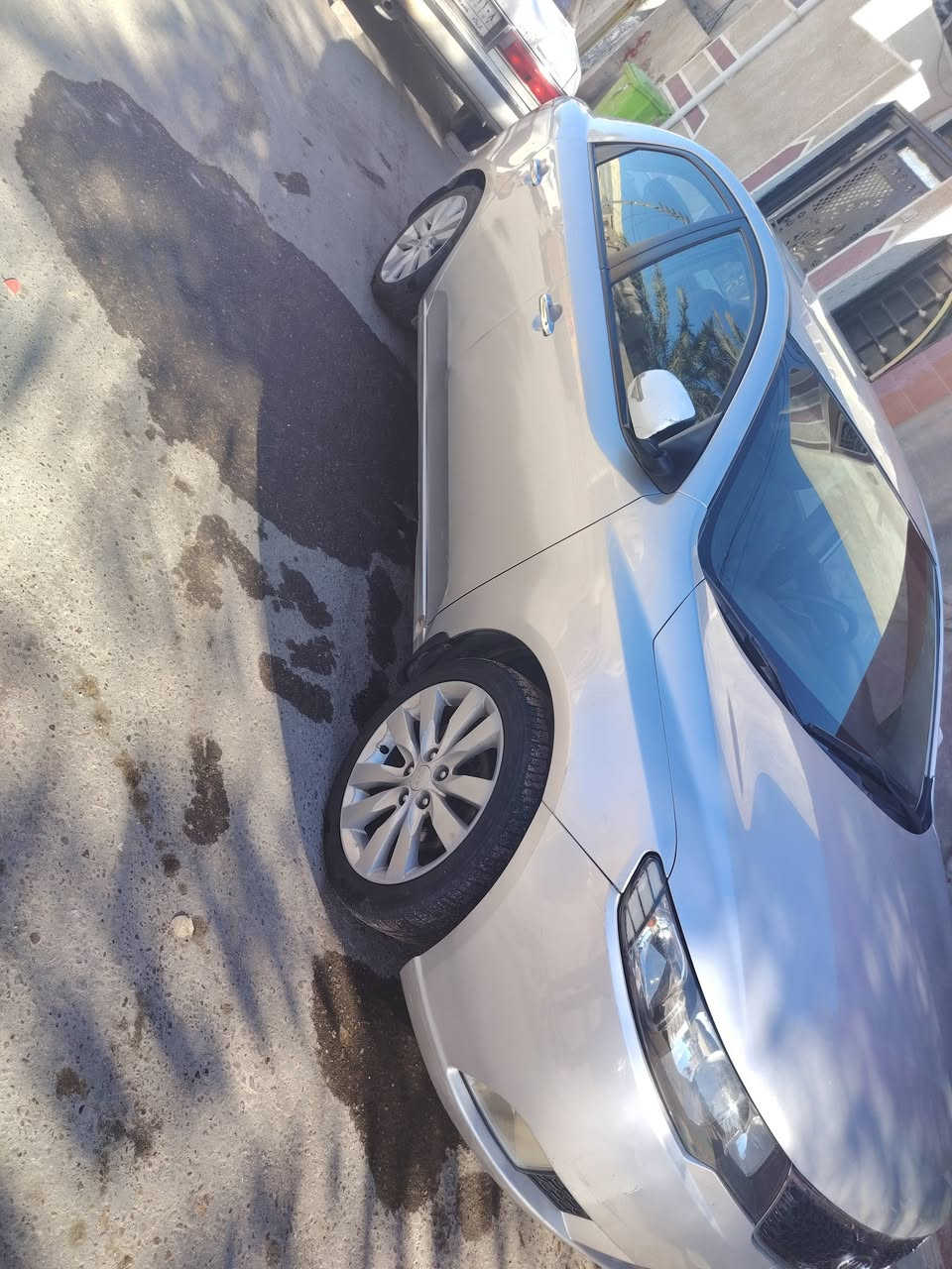 من رخصت الادمن
سلام عليكم سياره سيراتو 2012مكفوله كفاله عامه من كلشي مكينه وكير وحاديه تخم تايرات جديد مكان كربلاء قرب مستشفى التركي سعره 117 وبيه مجال... رقم ***********
