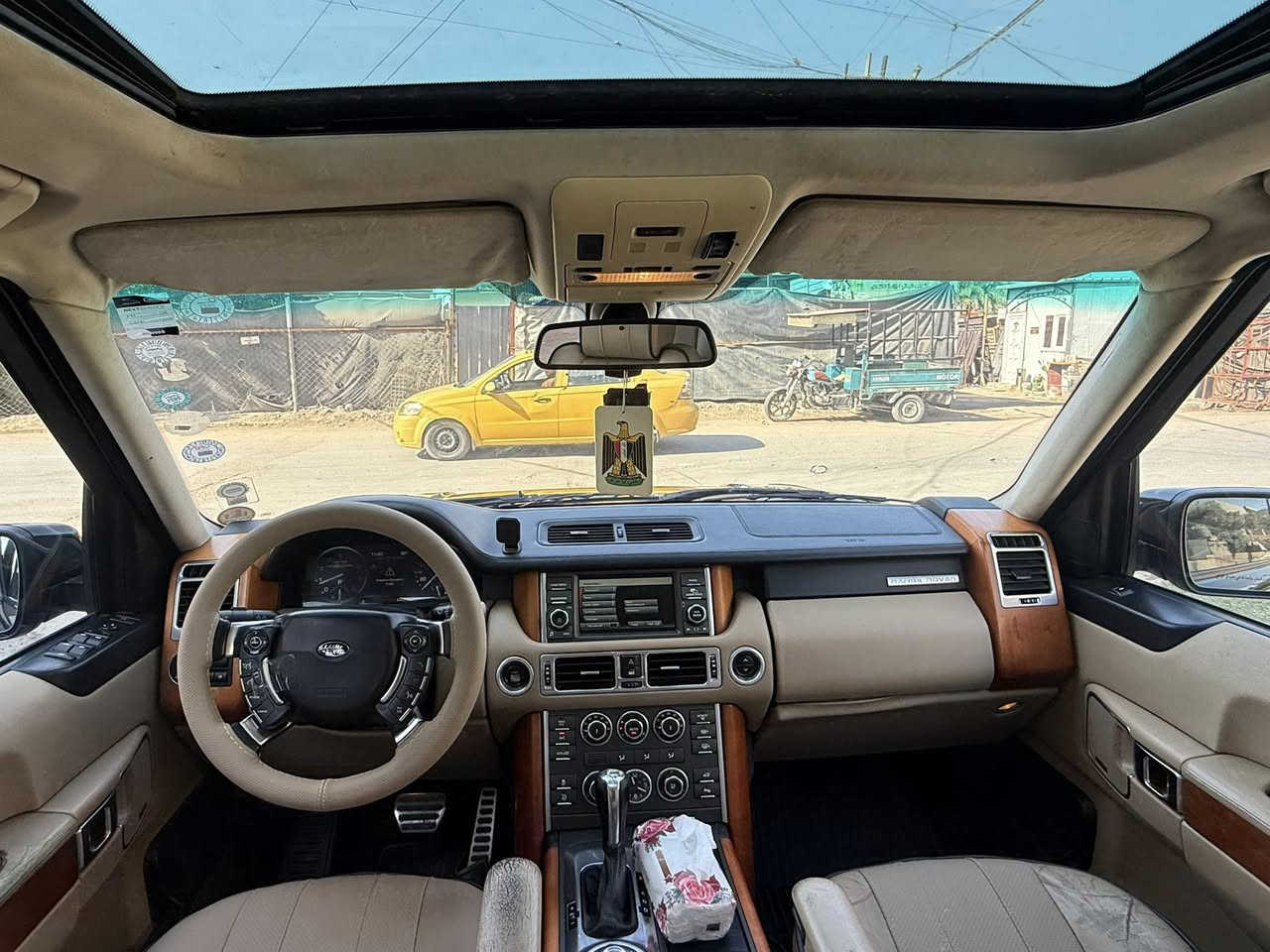 السلام عليكم 
للبيع او مراوس رانج روفر فوج 2011 اوتوبايكراف VIP خليجيه وكاله سرداد مكفوله كفاله عامه ماشيه 170 الف 
مكينه سوبر بدون نقص ابد رقم اربيل دولي هزه جديده سنويه جديده تحويل مباشر كير ومحرك كفاله صدر امامي وخلفي جديد تخم تاير جديد كهربائيات كله شغاله تبريد ثلج سياره جاهزه للاخير السياره معروضه ب ( 138$ ) وبيه مجال بسيط مكاني بغداد الدوره نهايه شارع 60 للاستفسار ***********
