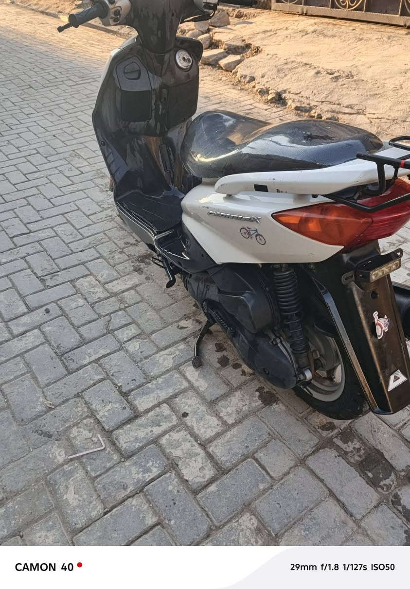 دراجة سكنس للبيع درجة جديدة كاملة كهرباياتهة شاير لايت بك لايت خلفي  دراجة ياباني 110  رقم *********** سعر  مليون 200  صارلهة اربع اشهر من نازلة من الرمبة المكان. مدينة الصدر
