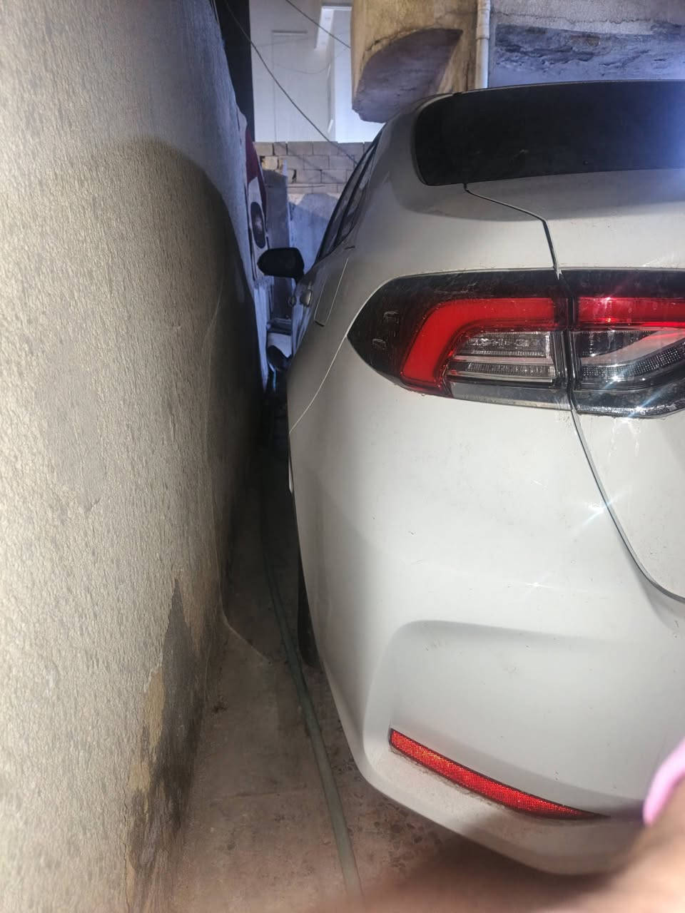 سلام عليكم  كوله مديل ٢٥ مال اقصاد بسمي أنه ساحبها مقترظ وكفيل بن عمي ترقم بصره تكلفت رقم ورقتين لياخذها فول مواصفات كلش مكاني بصره  لسعر ١٤١ ***********
