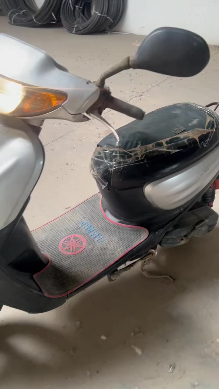 قردة ٦٠ للبيع فقط
جاهزة من كلشي بلادية ما مفتوحة كهربائيات ما ملعوب بيها تشغيلها سلف بس بيها خربطة شوية تحتاج كابريتة او تنظيف للكابريتة 
رايدها ٣٢٥ 
*********** 
عنواني بالصويرة
