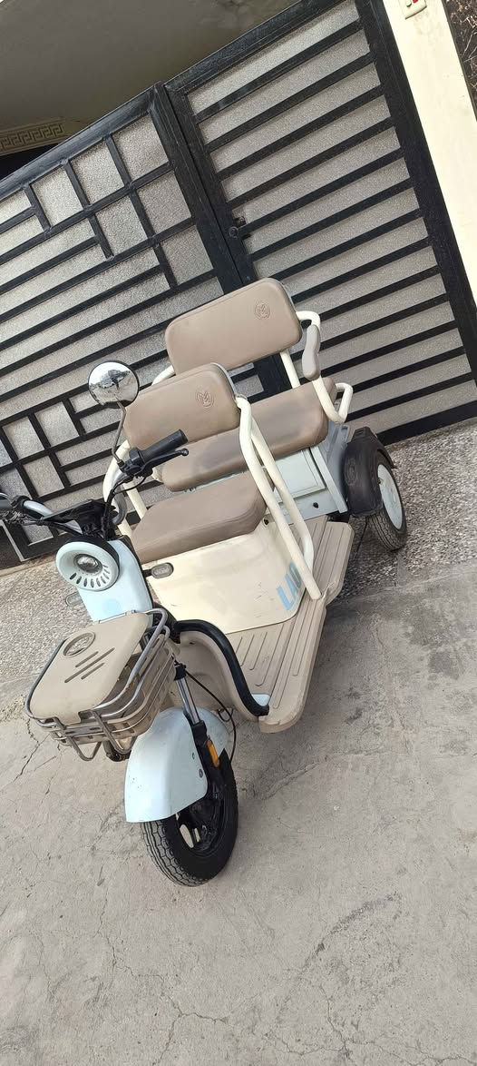 دراجة شحن للبيع 3عجلات دراجة جديدة ستعمال قليل كلش 
رايدها 950 وبيها مجال 
مكان بغداد العامرية 
*********** Colombo, Sri Lanka
