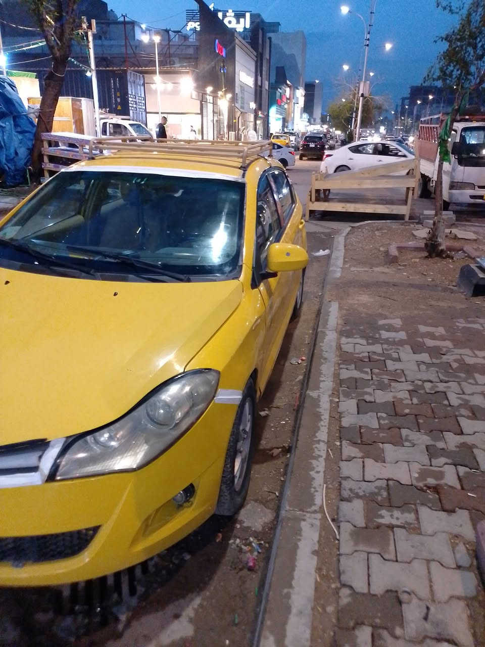 سلام عليكم مرخصة مدير لكروب 
شيري فلاوين موديل 2011
رقم بغداد 
تحول ثاني يوم
كشره نضيفه
كير ومحرك بلاد
سعره 26. وبيه مجال حك الجيه 
عنوان السياره بغداد 
هاتف ***********
