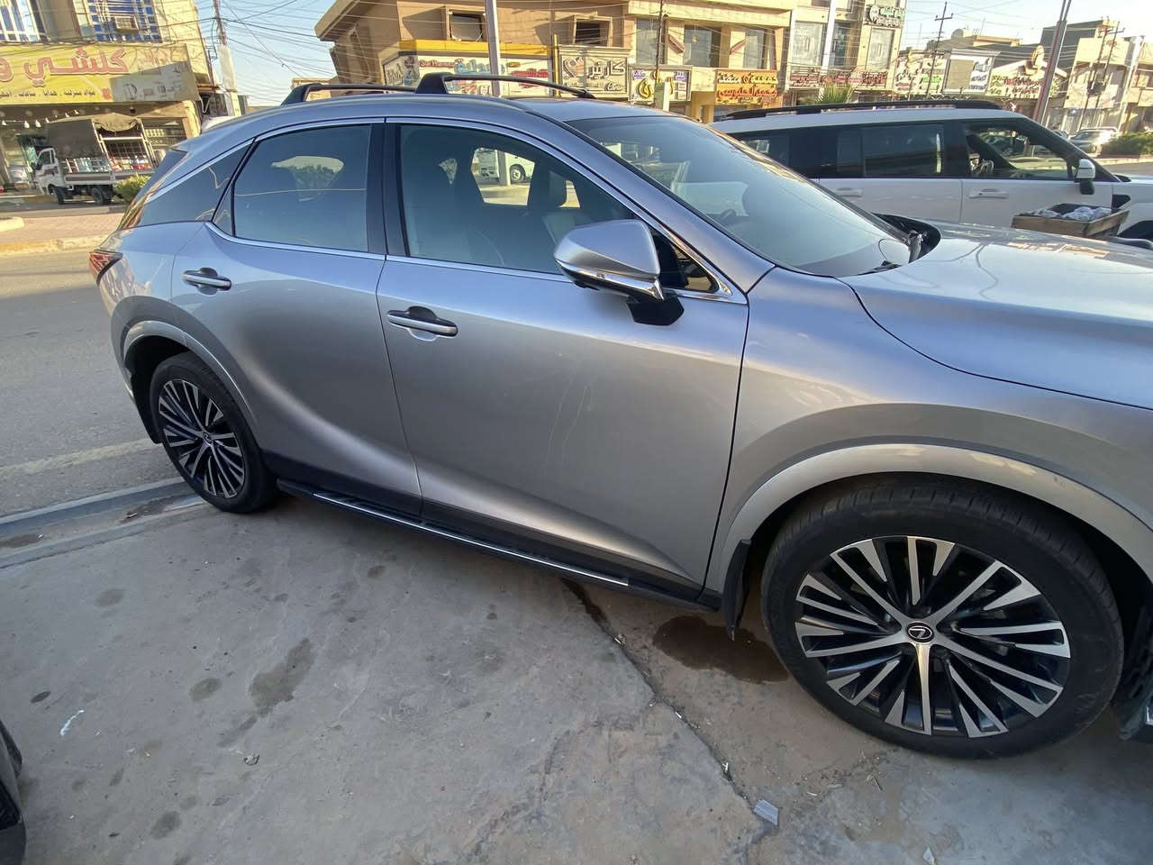 � للبيع – Lexus RX 350h2024 هايبرد

✔️ محرك 2.5 لتر هايبرد اقتصادي + قوة 246 حصان  

✔️ دفع رباعي AWD

✔️ فتحة سقف بانوراما

✔️ كاميرات 360 درجة عدد ٥ + حساسات أمامي وخلفي وركن ذاتي

✔️ شاشه كبيرة 14 إنج + نظام ملاحة

✔️ Apple CarPlay + Android Auto

✔️ مقاعد جلد فاخرة

✔️ تبريد وتدفئة مقاعد 

✔️ تحكم كهربائي بالمقاعد وطي المقاعد الخلفيه كهربائي + ذاكرة حفظ

✔️ ستيرن تدفئة + تحكم كامل

✔️ نظام صوتي فاخر

✔️ بصمة تشغيل + دخول ذكي

✔️ رادار + مثبت سرعة ذكي

✔️ تحذير مغادرة المسار + نقاط عمياء

✔️ باب خلفي كهربائي (فتح بالبصمة/الحركة)

✔️ شحن موبايل لاسلكي

✔️ إضاءة داخلية محيطية فخمة

✔️ مكيف أوتوماتيك ثلاث مناطق

✔️  ويل حجم ٢١ + إنارة LED كاملة
داتا شو 

🔥 سيارة مريحة، اقتصادية جداً بالبنزين، وقيادتها ناعمة وفخمة

📞 للاستفسار: ***********
