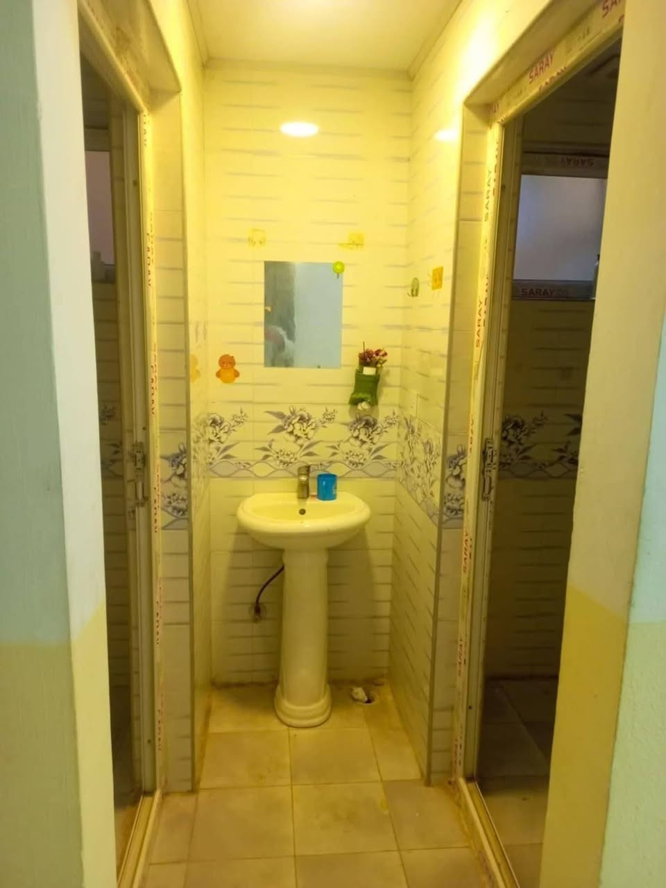 🏡 يا الله... فرصة مميزة للبيع في مجمع الزهراء النموذجي 🏡
يتوفر دار للبيع في مجمع الزهراء النموذجي بمساحة 200 متر مربع، طابق واحد، ويتكون من:

غرفتي نوم.

صالة.

استقبال.

مطبخ.

مجموعة صحية.

كراج.

أرضية بورسلين.

💰 مطلوب للمبادرة: 85 مليون دينار عراقي.
✅ التسديد الشهري: 420 ألف دينار. ✅ الدار مؤجرة حالياً بإيجار شهري قدره 350 ألف دينار، مما يجعلها فرصة مناسبة للسكن أو الاستثمار.
📞 للراغبين بالشراء والاستفسار، مراجعة مكتب الشهد للعقار في حي المعلمين مقابل مصرف المتحدة للاستثمار، أو الاتصال على الأرقام التالية:
***********
***********

