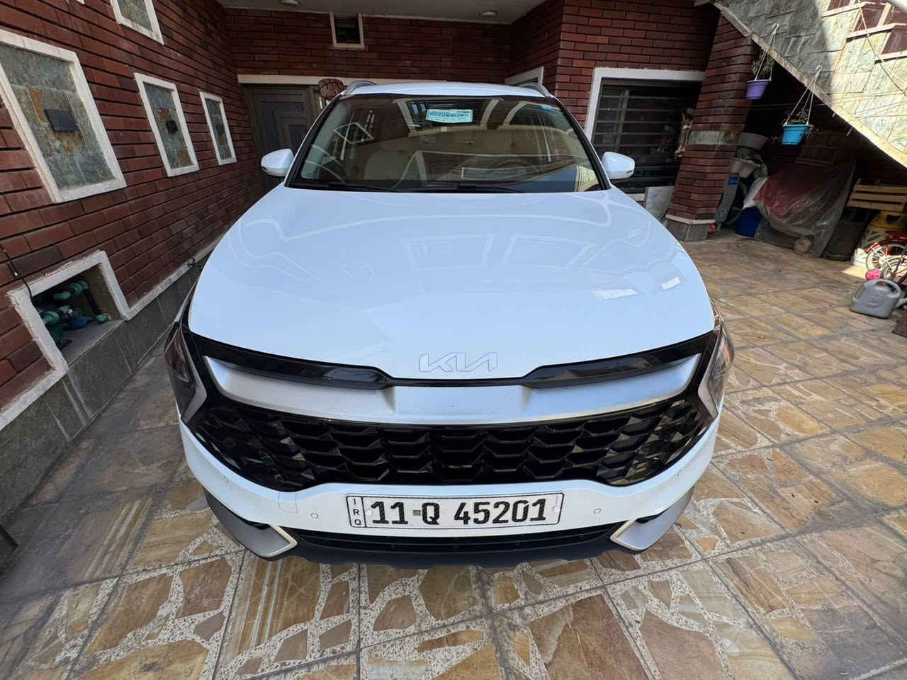 السلام عليكم 

🚘 كيا سبورتج موديل 2024  
خليجي وكالة الدولية  
ماشية 52 ألف كم فقط  
مكفولة كفالة عامة

▪️ تشغيل بصمة  
▪️ إنارة ترحيب  
▪️ مقاعد أمامية كهرباء  
▪️ تدفئة مقود ومقاعد  
▪️ ويلات 19 كروم  
▪️ حساسات + كامرة خلفية  
▪️ السيارة نظيفة جداً وبحالة ممتازة ✨
السعر 213 ورقه وبيها مجال بسيط 

📞 للاستفسار: ***********  
📍 العنوان: الدورة — شارع أبو طيارة
