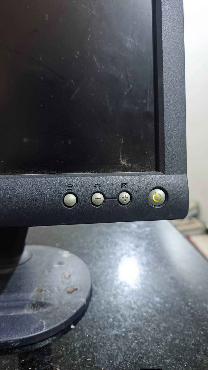 شاشه حاسبه دل  ١٤ انج اعتقد باله انكليزية بيهه فقط منفذ VGA و بيهه دكمه البور تشكل بالكفاخات تشتغل بدون اي ملحقات فقط الشاشه. دهل اوران, واسط


**إذا كنت صاحب هذا الإعلان وتريد حذفه لأي سبب، رجاءا أرسل رسالة إلى الدعم الفني**