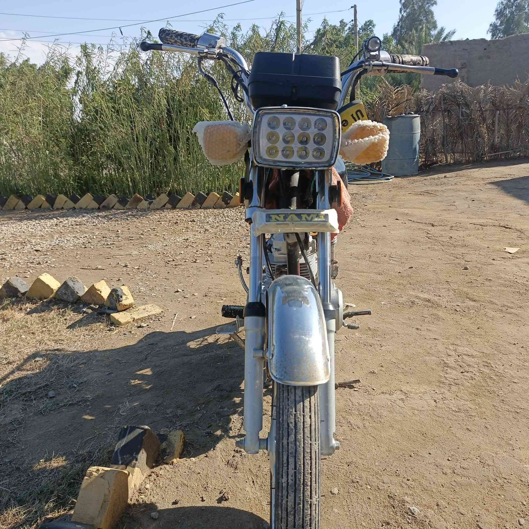 سلام عليكم دراجه للبيع موديل 20. شاصي ارشه موديل 12.الدراجه مكفولة بس امبدل بستم فقط . السعر 500 أو بيه مجال قليل الدراجه كلك كلك
. 
رقم *********** موجود واتساب فقط
