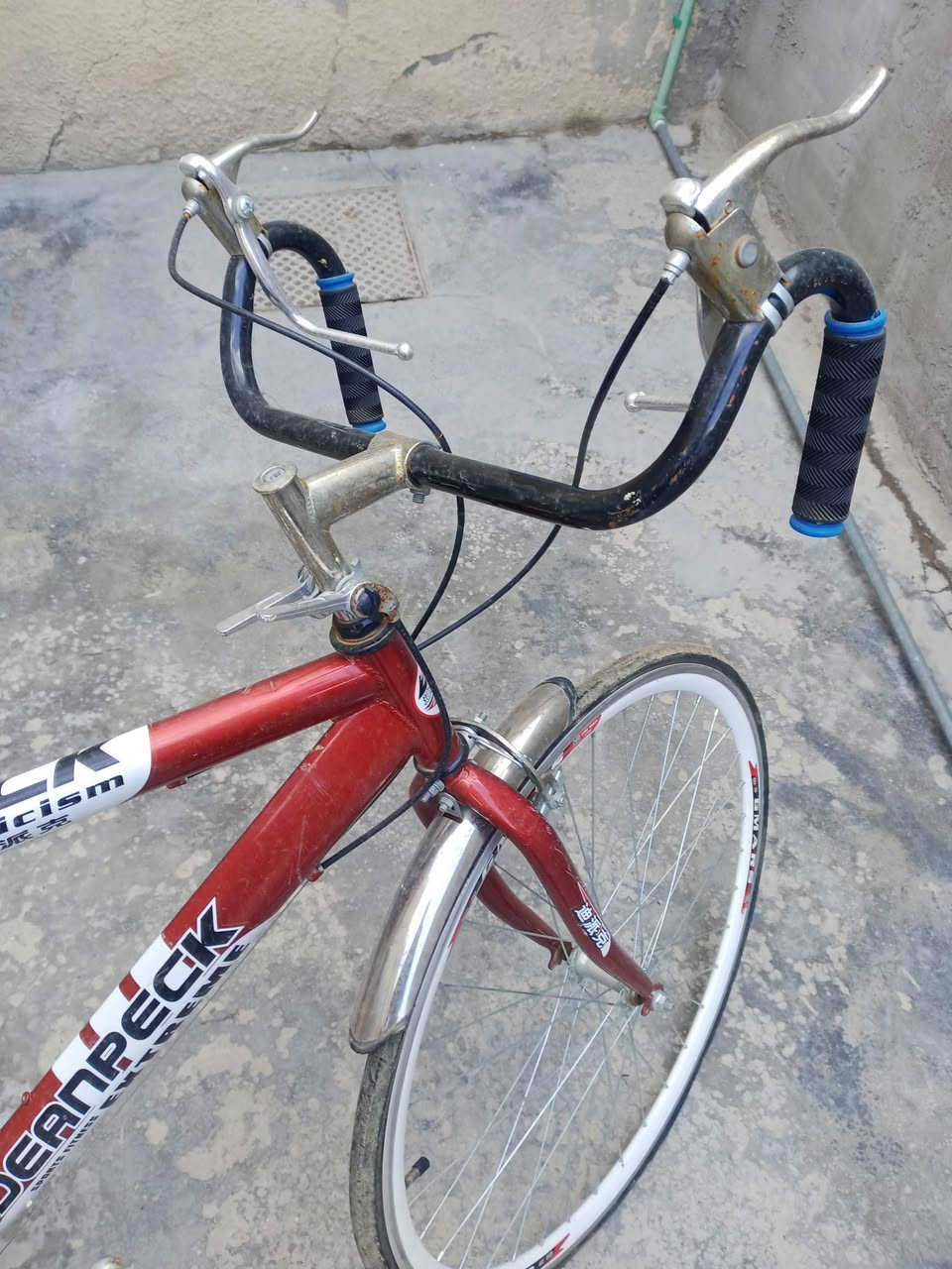 السلام عليكم بايسكل للبيع نقص جوب امامي بايسكل نضيف كل أدواتة الميكانيكية شغالة السعر 125 الشراي يتصل ويدلل بي مجال حك الجية رقم الهاتف ***********
