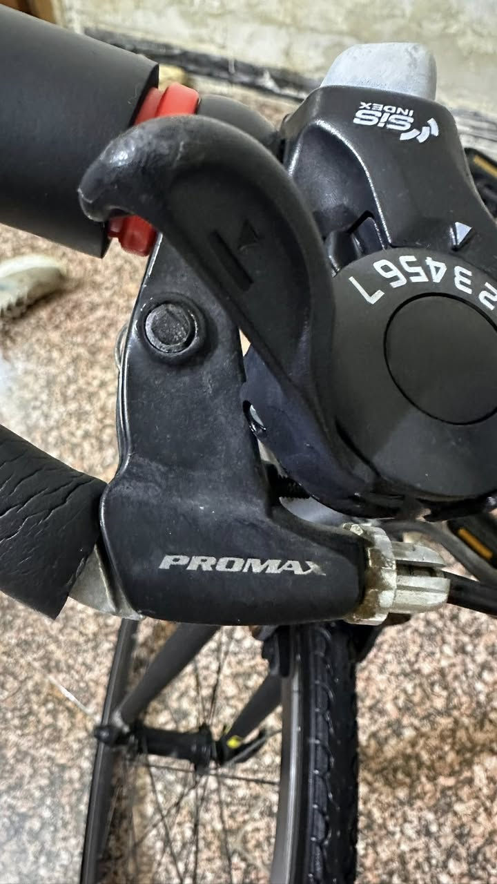 بايسكل C700 للبيع كامل مواصفات بعده اخو الجديد  المنيوم بلكامل وزنه 5 كغم مماشي هواي كله وكاله كامل خلي سعر يرضه الله واخذه مستعجل على بيعه ***********
