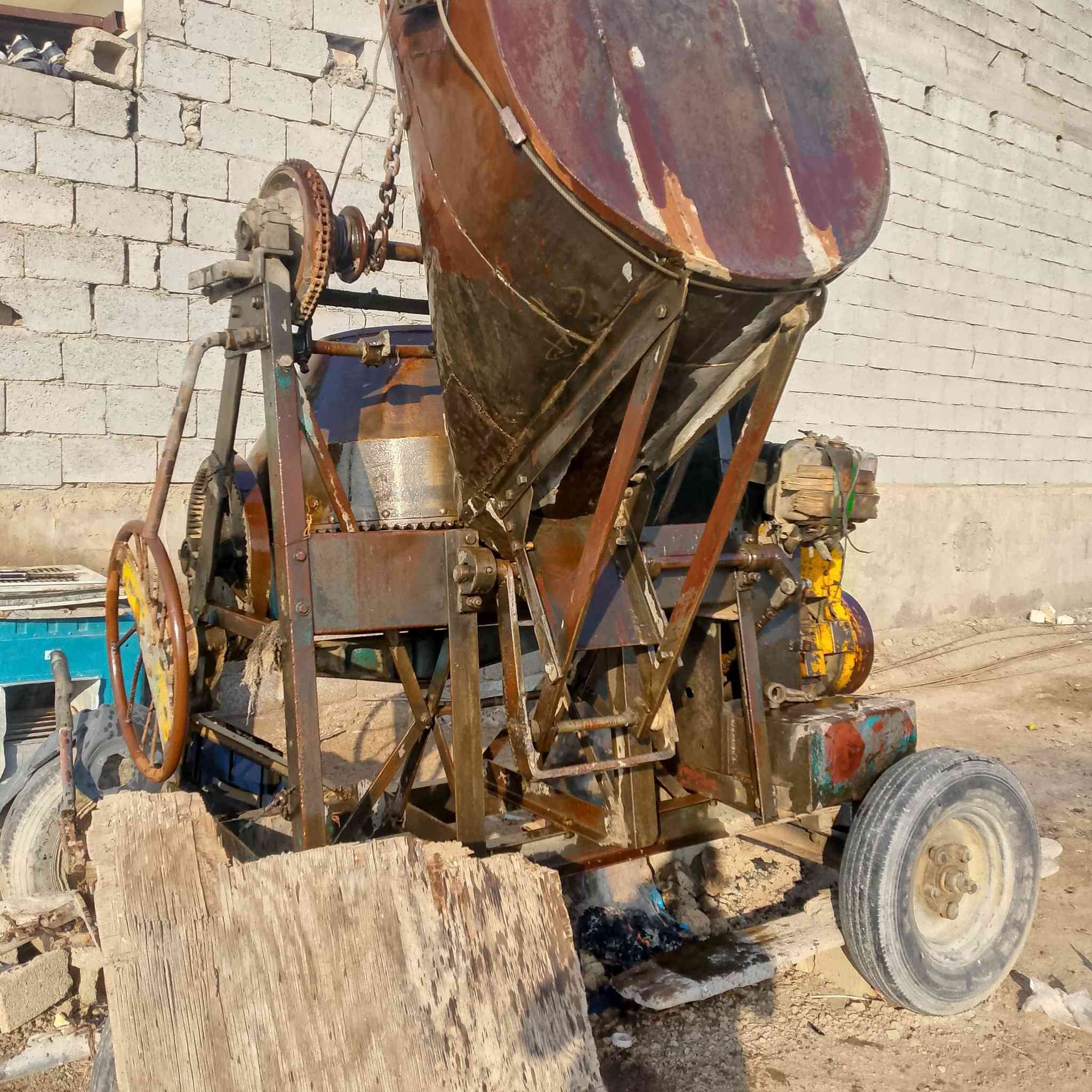 السلام عليكم خباطه للبيع السعر واحد وميو بيها مجال ***********
