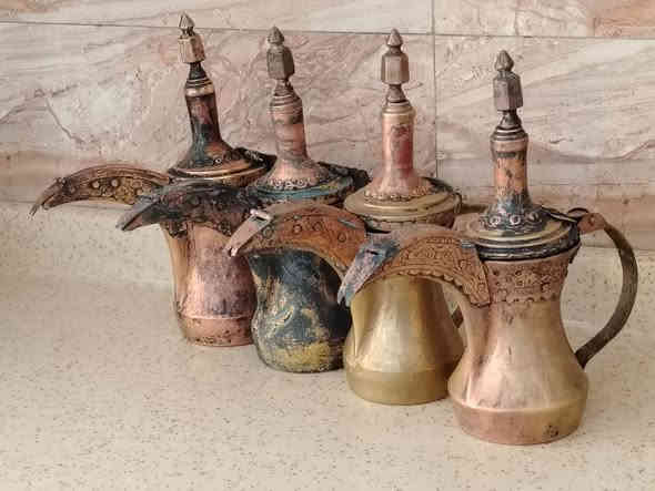 السلام عليكم
متوفر آخر اربع قطع
دلال موديل شطراوي
عمل جديد سوري 
ارتفاع ٢٧ سم
***********
