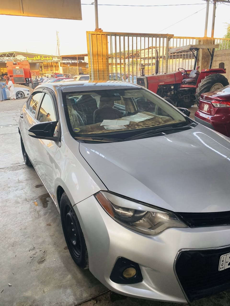 تويوتا كورولا 2016 - فئة LE (محرك 1.8L) 🇯🇵 
السيارة بحالة ممتازة جداً، اقتصادية وقوية، ومناسبة جداً .
المواصفات:

• المحرك: 1800cc (Dual VVT-i) نشط جداً واقتصادي.

• الكير : أوتوماتيك (تبديلات ناعمة جداً).

• الممشى: [ 151 ] ميل .

• اللون: [ سلفر ].

• الشاشة، كاميرا خلفية، مثبت سرعة، ،تبريد ثلج.

ضررها / قطعة واحده جاملغ الخلفي وبدون اي تبديل وبيها شويه حالوب 

 الإطارات والبطارية بحالة ممتازة، السيارة جاهزة وما محتاجة أي مصروف

تفاصيل البيع:

• الرقم: [سليمانية  ] - تحويل أو وكالة مضمونة.

• السعر المطلوب: {125 }ورقة

وقابل للتفاوض 

• الموقع: [صلاح الدين - سامراء]

للاتصال /***********
