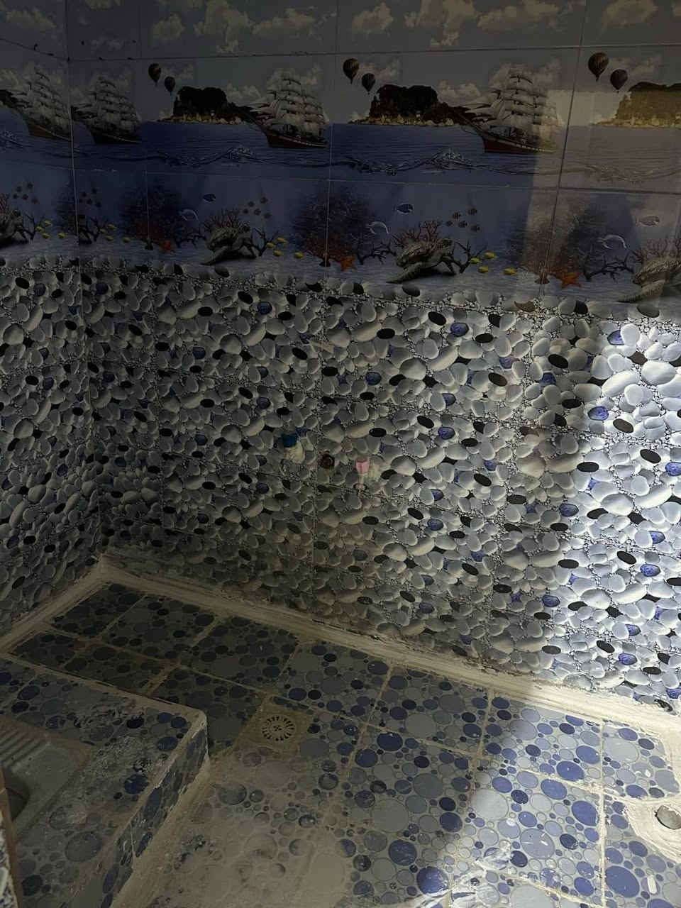 السلام عليكم بيت للايجار بحي المهندسين ٢٥٠ الف ٧٠ متر غرفه جبيره ومدخل وحمامات ومطبخ وطارمه ***********
