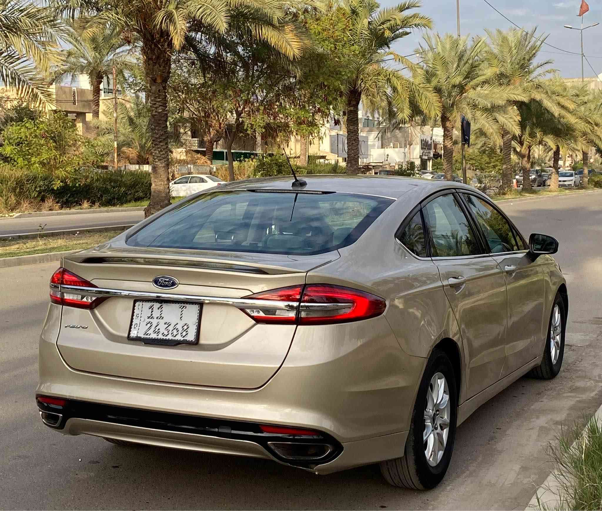 السلام عليكم للبيع فورد فيوجن 2017 وارد امريكي حادث خلفي بدون دواخل ٣ قطع صبغ مواصفات ( محرك 2.5 تنفس طبيعي المرغوب - كير ماوس - بصمة - بكلايتات لد - كامرة دوارة + شاشة وسط بلوتوث - ويل كب حجم ١٦ - تحكمات ستيرن جهتين - هاند بريك بصمة ) وباقي المواصفات المعروفة 
محرك وكير ممفتوحات 
صدر وتخم تاير جدد 
السيارة جاهزة بدون اي نقص 

رقم بغداد ب اسمي هزة وسنوية وارقام كلهن جدد

السعر 109 ورقات وبيها مجال 
 للاتصال *********** بغداد, العراق
