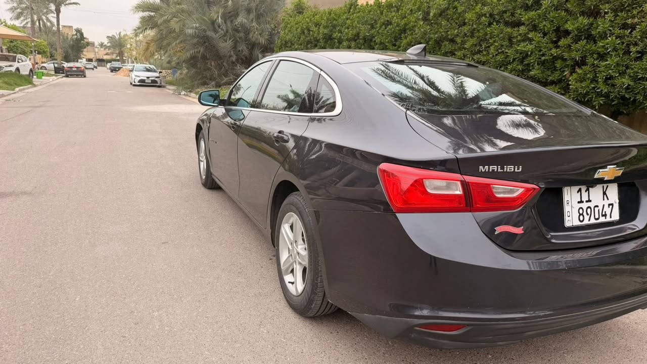 السلام عليكم
شورفليت ماليبو 2023 LT1 
1500 TURBO
اللون ميتاليك المميز 
مواصفات "LT1" نص فول 
بصمة تشغيل + بصمة ابواب 
تحكمات ستيرن بالكامل 
تحديد مسار 
رادارات داتا شو امامي + خلفي 
سايد بريك كهربائي 
شاشة كار بلي + اندرويد اوتو 
بعد بيها مواصفات 
ممشى حقيقي 85000 
حادثها دعامية + بيها قطع كلير من امريكا فقط ابيعلك حزام
صور الحادث مرفقة داخل المنشور  
مكفولة من الصبغ التبديل 
مكفولة من الدواخل 
ملك شخصي تحويل ثاني يوم 
هزة + سنوية جديدات 
للاستفسار 
واتساب + اتصال 
***********
