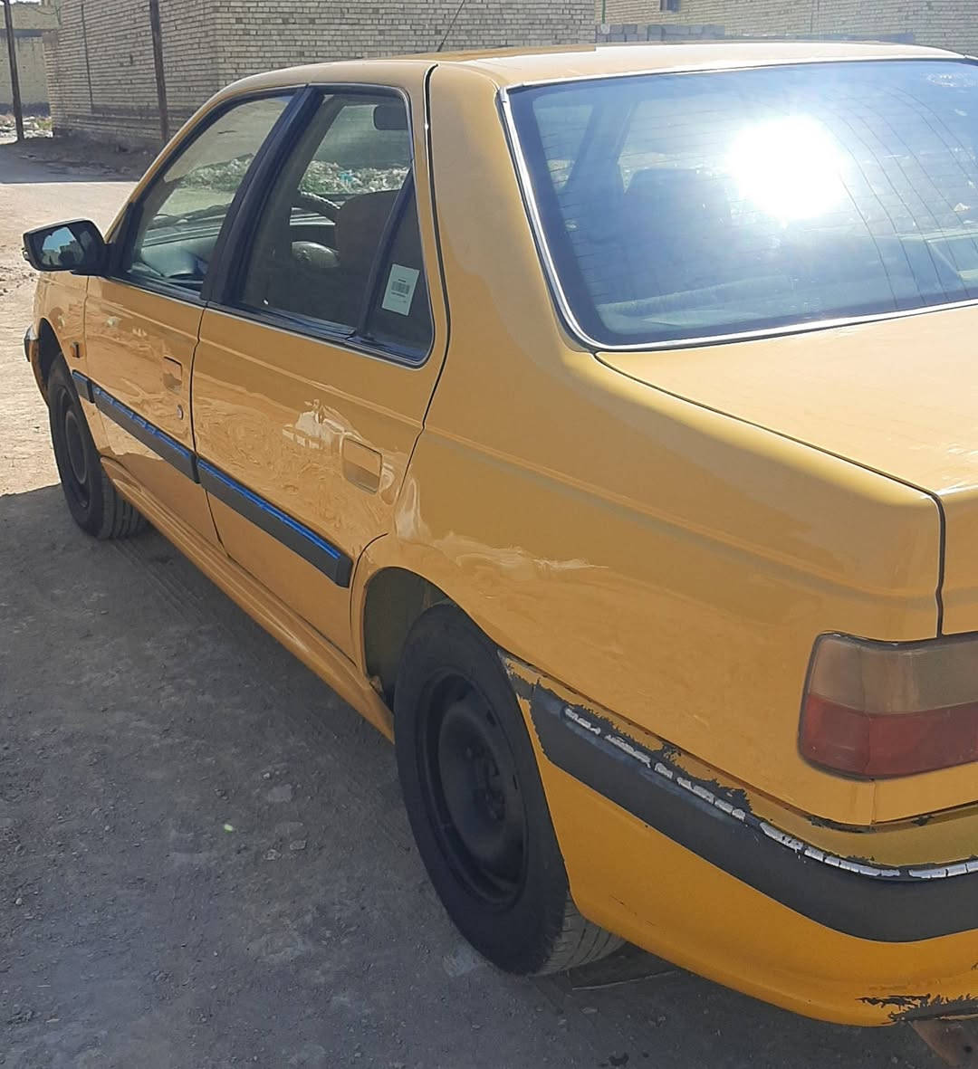 بيجو باص صفرة بغداد ٢٠١٥ 
بنيد مبدل مع ضربه صغيره في الجملغ الخلفي 
سيارة نظيفة خير من الله 
تبريد ثلاجة 
السعر ٤٨ ورقة 
رقم موبايل ***********
