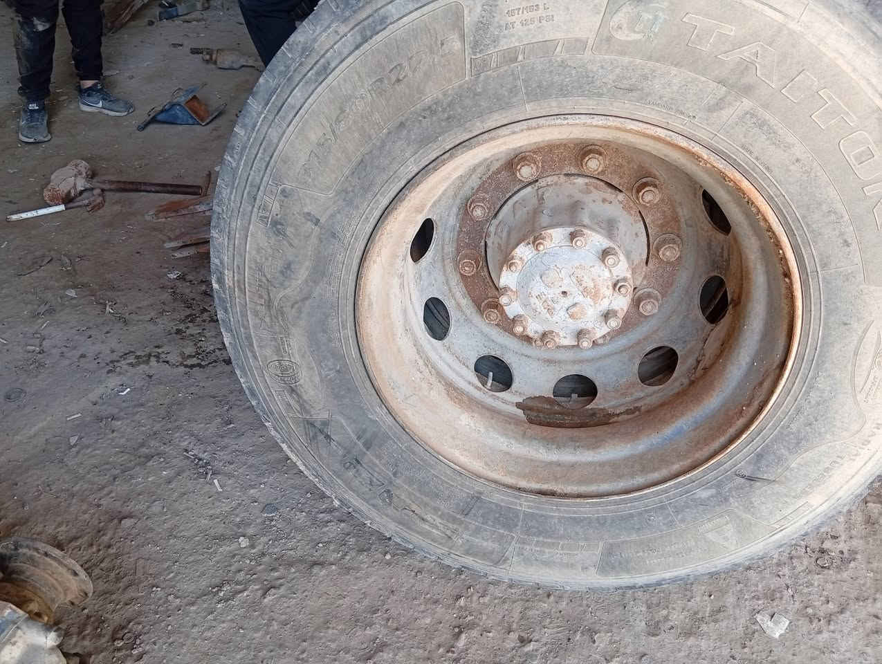 السلام عليكم محرك داف 6سلندر نظيف جدا شرط الشغل
كير 27ZF 

اكسل داف 

فريندكسل داف مع السبرنك أو بدون سبرنكك 
كراج الشريفي بلتفصيخ ناصرية ***********
