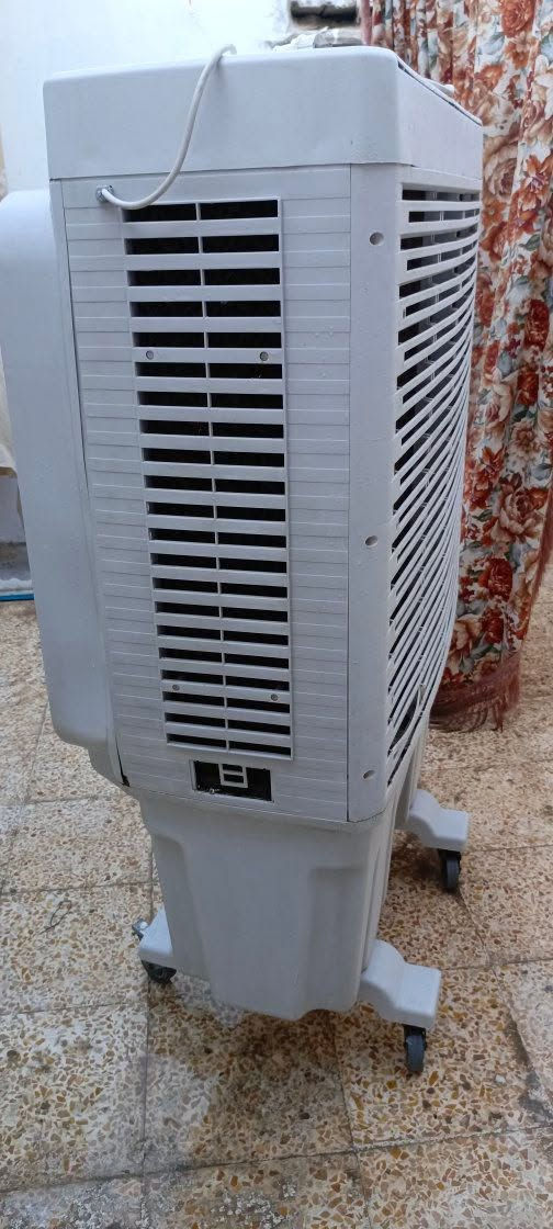 سلام عليكم كونفيره جديده مستعمله اسبوعين فقط سبب البيع تحويله  بسعر مناسب 170الف حجم كبير 
للاستفسار  ***********
***********
