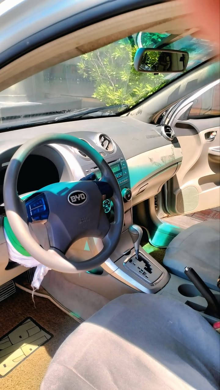 سيارة BYD 2016 رقم انكليزي مثنى سنوية جديدة لل 2030 مداور ثاني يوم . 
مكينة وكير بلادي شرط الفحص لاتنقيص ولاتبخير . 
بصمة وفتحة سقف فول مواصفات.  
سيارة جاهزة من كلشي حدادية تبريد ثلج. 
سيارة جديدة بعده بكتلوك الشركة ماشية 100 الف. 
سعر 68 $ وبيه مجال 
مكان السيارة / السماوة رقم الاتصال او وتساب  . 
‏‪0786 644 4593‬‏
