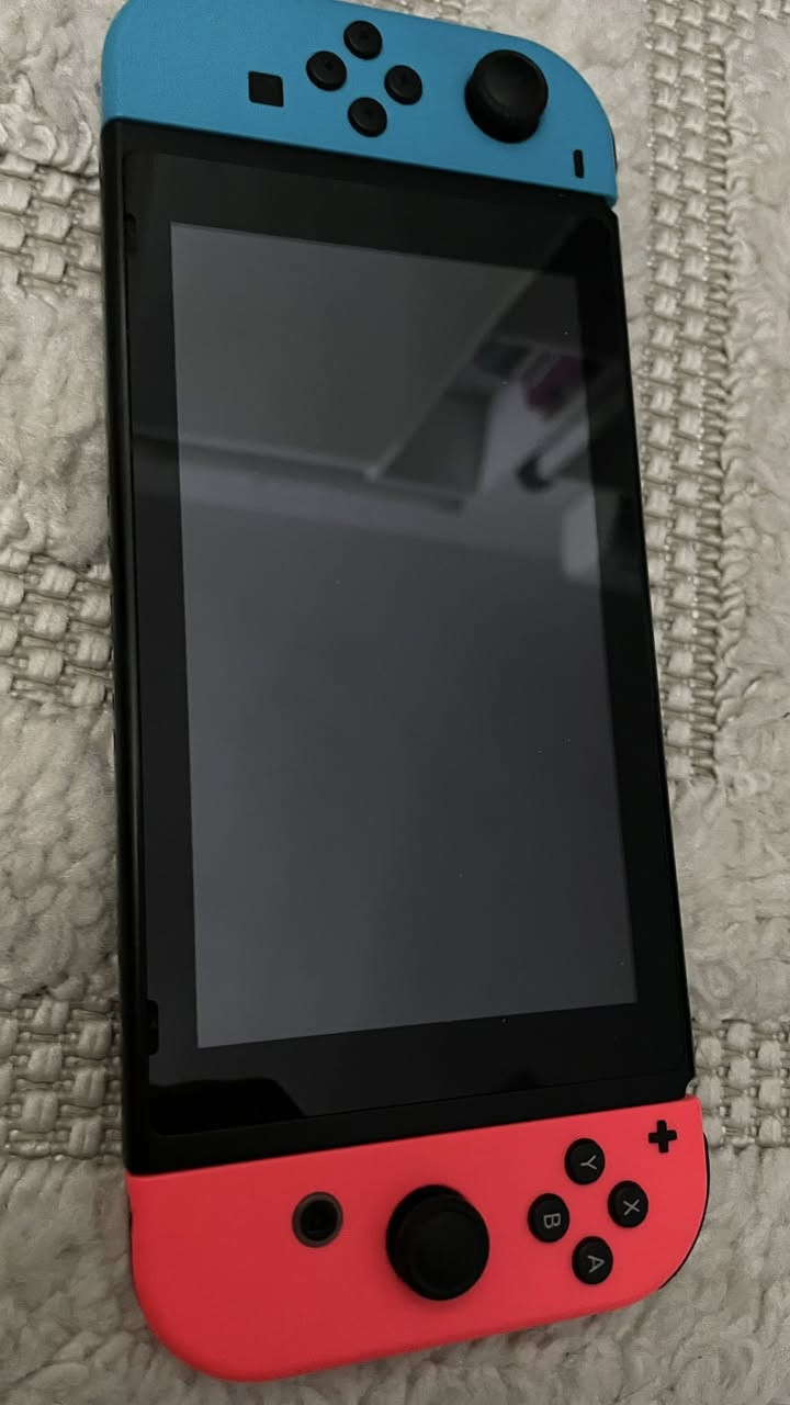 سلام عليكم اخوان ...نينتندو سويتج للبيع v2 اصدار 2021 الفيتنامي مو الصيني اخو الجديد بدون ملحقات فقط گيبل للبيع السعر 230 الف بي مجال قليل كلش ... للاستفسار ***********
