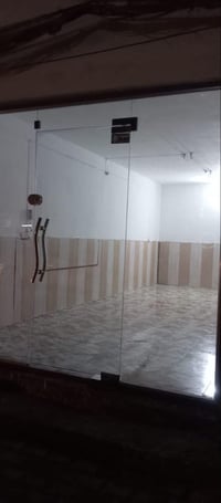 محل للايجار • واجهة ٤ نزال ٨ • النجف حي ميسان