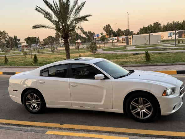 سلام عليكم دوج جارجر 2014ابيض خليجي فول مواصفات 
فتحه سقف 
غرفه جلد احمر 
شفتات ستيرن
كير ماوس 
شاشه جبيره 
هواي بيهه موصفات معروف الخليجي

سياره جديده صار شهر من امبدل كير ومكينه وعربانه خلفيه وضفيره مال 17سياره مصروف عليهه تخم تاير جديد 
ويل خليجي سياره ما يحتاج ألهه ربع 
رقم جديد دولي بسمي بغداد 
سياره بيها جاملغ وبنيد مبدلات نفس ألون جاملغ خلفي مصبوغ نصه 
العنوان بغداد الشعب  

ما متواجد ع فيس 
رقمي ***********
