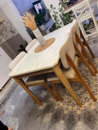 طاولة طعام • ٤ نفر • أصلية