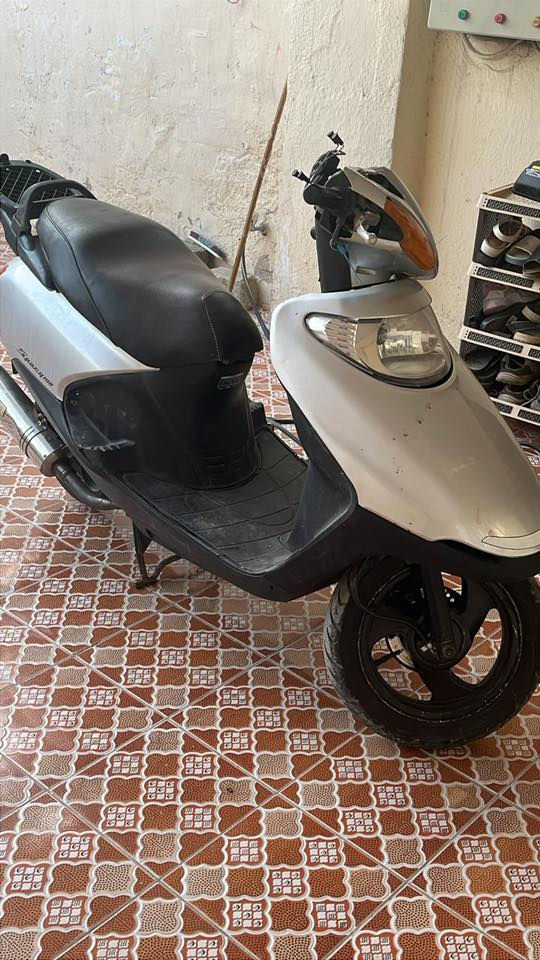 سلام عليكم سبيسي للبيع دراجه كامله مكمله بس بيها شويه عواج بلستيرن كهربائيات كله شغاله شلعه معدل كزوز رياضي بيها كيجات كله شغال كيلو متر دراجه ماشيه 24حقيقي الرقم ***********فقط واتساب (متوازي عليها)ملاحضة فقط كفر امامي تجاري ولاصلي جايب الباقي كله بلاد
