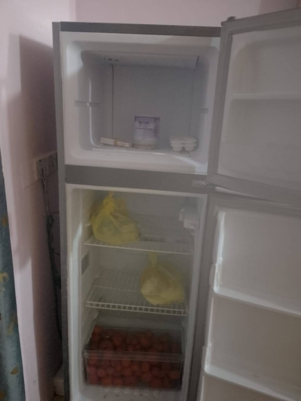 ثلاجه للبيع سعر 225
***********
   التاجي
