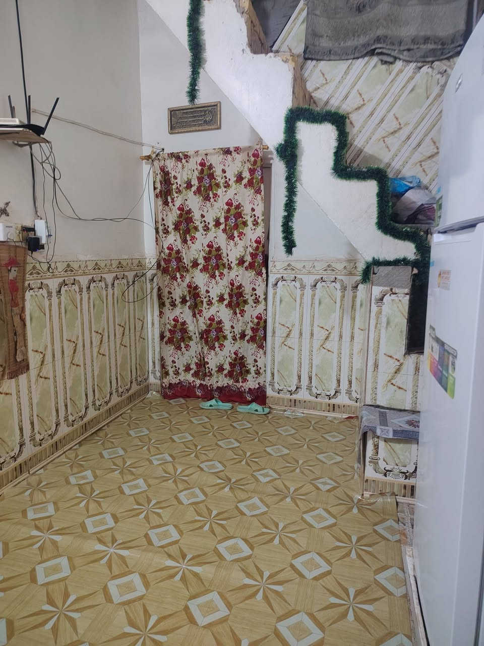 دار للبيع المساحه 95 متر بناء جديد عالي عن الشارع
النجف الاشرف حي الرحمه شارع 20 قطاع السادس
يحتوي على غرفه صاله ومطبخ واستقبال
اي استفسار مراجعه مكتب سور النجف
*********** واتساب
***********
