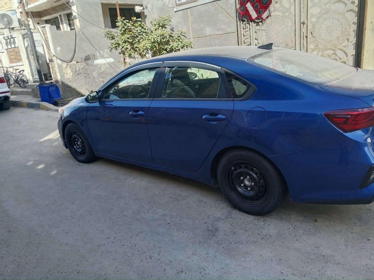 سلام عليكم فورتي موديل ١٩ حادث جاملغ وبنيد بدون تبديل مصلحات ماشيه ٨٦ مكاني بغداد الزعفرانيه سعر ١٣٠ وبيه مجال ***********
