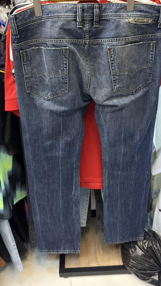 السلام عليكم
قطعة تحفة من ماركة ديزل اصلية غير مستخدمة اصدار حديث بعدها بالليبل غير مستخدة قياس ٣٤


**إذا كنت صاحب هذا الإعلان وتريد حذفه لأي سبب، رجاءا أرسل رسالة إلى الدعم الفني**