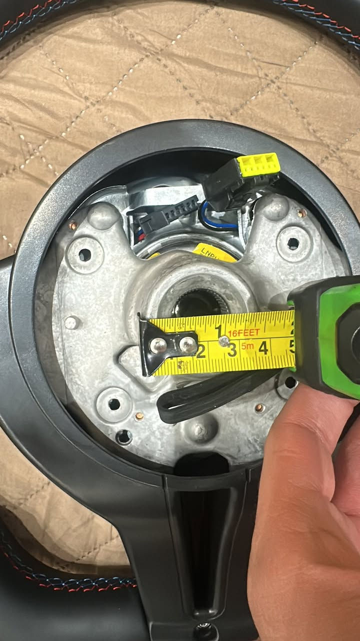 السلام عليكم ستيرن BMW اشتريته ومارهم على سيارتي بس قطعة تخبل وماكو منها كلش قليل جاهزة وكاملة جيب وشد جديدة بعدهي ب 350 الف سعر نهائي تسوه اكثر الجديدة مالتها سعرها 350$ مكاني بغداد ***********
