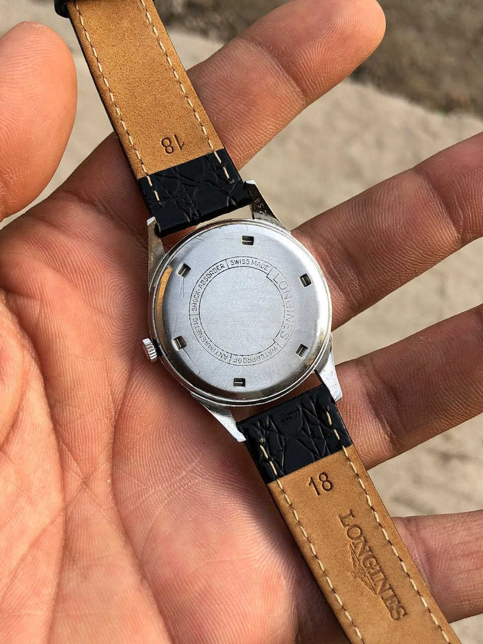 السلام عليكم 
لونجين نصب تكويك اورجنال القطر 36
بلادي نظيفه جدا 
السعر 325 دولار 
يوجد توصيل


**إذا كنت صاحب هذا الإعلان وتريد حذفه لأي سبب، رجاءا أرسل رسالة إلى الدعم الفني**