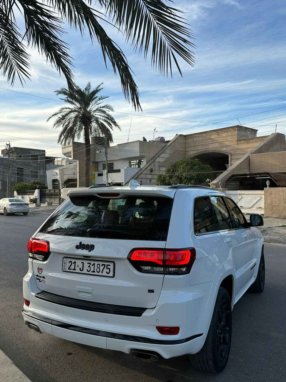 اخوان السلام عليكم. 
عندي جيب S. موديل 2021. مكفوله كفاله عامة 
السياره بأسمي 
ماشيه 40 الف ميل. 
معروفه مواصفات الSفول واحد على واحد 
ام الرادار الامامي. 
ولداخل الاحمر. 
السياره جاهزه للاخير. 
عارضها ب٣٥٥ وبيها مجال شي بسيط. 
مكان السياره بغداد معارض البياع. 
***********
