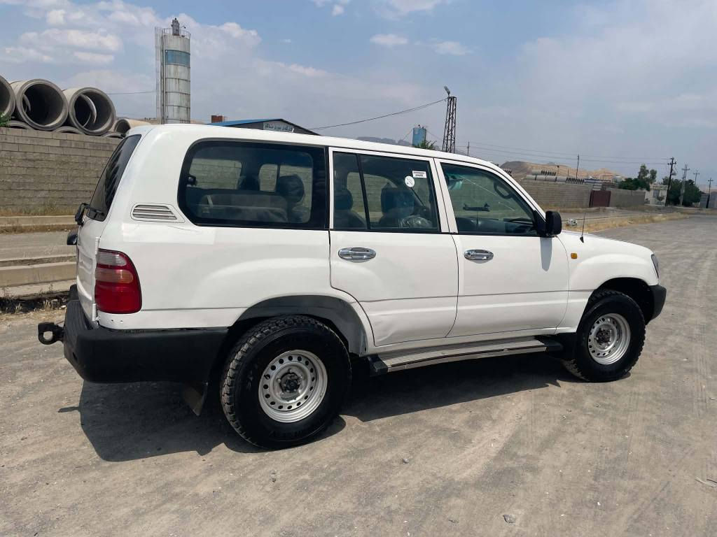 سەرەتا بەناوی خوا 
مۆنیکا 2000 فولل عادی مواسەفات G پێش اکسل  دەبل اکسل
سەنوی دوو مانگ بەسەرچووە                   تەحویل و خرامەی بەشەرتە 7وەرەقە خرامەی لەسەر دوای رێکەوتن دەگەریتەوە بە کریاری چوار تایەو ویلی تازەی بۆ بەستراوە 
3 پارچەی بۆیاخە بە عیزام دەی فرۆشم 
سەقفو ناو شانی بۆیاخی نیە وارگەراو نیە دەعمو لێدراوی نیە 
گێرو مەکینەو ئەکسلو دەبل ئەکسلی بەشەرت هەمو گیانی بەشەرت
ناو دەرگاو تیکمەکانی تەقیوی پێوە نیە 
سەیارەکە نمونەیە لە خاوێنیو جوانی 
مالی دۆستە سیارەکە شوێن چوارقوڕنە  
سعری 95مەجالێکی برایانە 
***********
ڤایبەرو وەطس ئەپی لەسەرە سوران, أربيل
