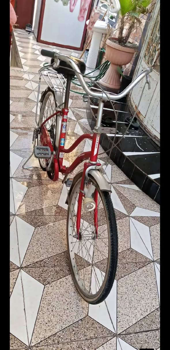 السلام عليكم بايسكل للبيع القفل مالته ب 550 نقدي ب 550 7756001021 هذا الرقم تواصل ويه
