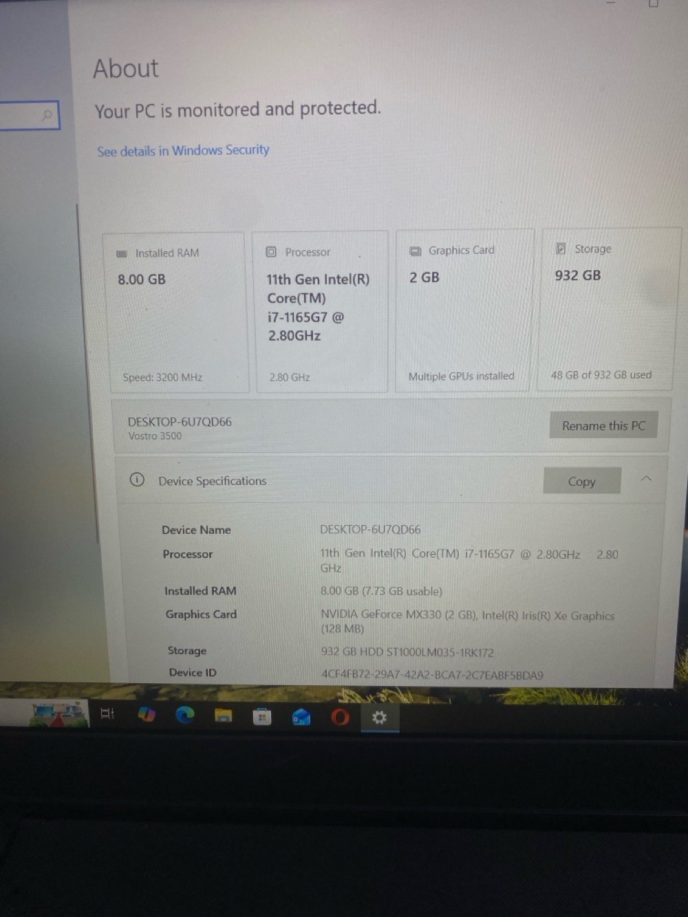 السلام عليكم 
لابتوب للبيع DELL سلم 
نظافة 95‎%‎ غير داخل تصليح استعمال قليل

* المعالج:
    Intel Core i7-1165G7 الجيل 11
    سرعة 2.80GHz وتصل أعلى بالتيربو تقريباً إلى 4.7GHz
* الرام:
    8GB DDR4 بسرعة 3200MHz
* كرت الشاشة:
    NVIDIA GeForce MX330 بحجم 2GB
    * كرت مدمج Intel Iris Xe Graphics
* التخزين:
    HDD سعة 1TB تقريباً (932GB usable)
* النظام:
    Windows 10 Pro 64-bit
    إصدار 22H2
* نوع الجهاز:
    Dell Vostro 3500

تقييم الأداء

* ممتاز للدراسة، الأوفيس، التصفح، البرمجة، والمونتاج الخفيف.
* يشغل ألعاب متوسطة مثل:
    * GTA V
    * Valorant
    * PES / FC
    * PUBG على إعدادات منخفضة إلى متوسطة.

السعر 900 ألف 
للاتصال ***********
واتساب ***********
شنو موديل اللابتوب بالضبط؟ وإذا تعرف المواصفات الكاملة مثل المعالج، الرام، وسعة التخزين اذكرها.: 
DELL 
هل البطارية بعد تتحمل لو تحتاج شحن بسرعة؟ وشنو وضع الشاحن/الملحقات هل شامل ويا الجهاز؟: 
بطارية استخدام قليل وبحالة جيدة
هل بيه أي خدوش، كسر، أو عيوب خفية؟ وهل الجهاز انفتح عليه صيانة أو تبديل قطع من قبل؟: 
لا
بأي مدينة/منطقة موجود؟ وهل تفضّل البيع استلام يد بيد لو ممكن توصيل؟: 
بغداد /بيع يد بيد
شنو سعرك النهائي أو قابل للنقاش؟: 
900 قابل للنقاش