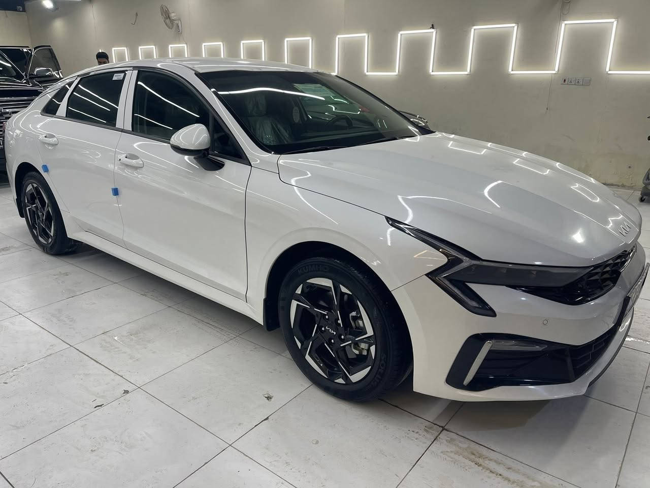 ‏K5 (كي فايف) 2024 الشكل الجديد
الموديل : 2024. (خليجي )

المحرك : 2.5. 4سلندر (كير 8 سرعات)

العداد : 22

السعر : 225 

الرقم : بغداد 

بيع فقط بدون مراوس

 ❗️أهم المواصفات للسيارة

🔅دخول ذكي(بصمة) +تشغيل عن بعد

🔅شاشة ابل كار بلي

🔅عداد سرعة ديجتل متصل

🔅المصابيح الامامية زنون+LED

🔅مقعد كهرباء

🔅مرايا جانبي كهرباء

🔅فول تحكم ستيرن

🔅2 ايرباك

🔅محدد سرعة

📞 للتواصل:

***********
