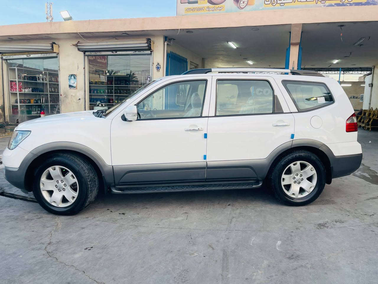 السلام عليكم
كيا موهافي للبيع 
موديل 2012 
رقم بغداد انكليزي بأسمي 
بيها شبر صبغ الجاملغ الامامي الايمن 
السعر 155 ورقه 
للاستفسار الاتصال على رقم الهاتف 
‏‪0770 791 7921‬‏
