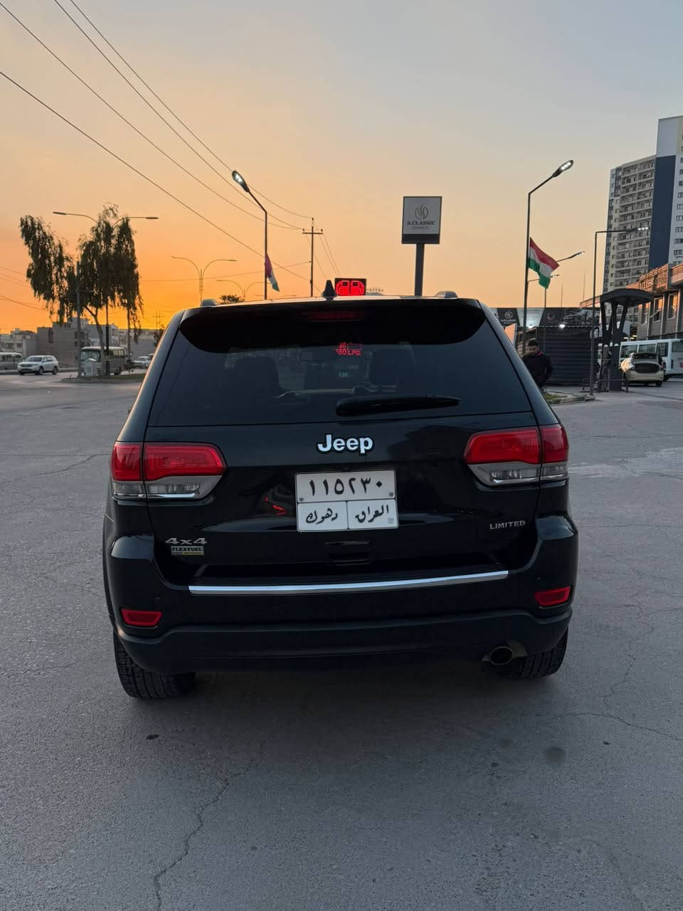 سلام عليكم
جيب كراند شيروكي  لمتدد فول عدا الفتحة 

موديل 2015  وارد امريكي كلين تايتل كفاله عامه
هنا صار بيها تعديل pdr بالباب الخلفي جهة النفر 
 
سياره بسمي رقم دهوك
السعر 215 ومجال 
***********
