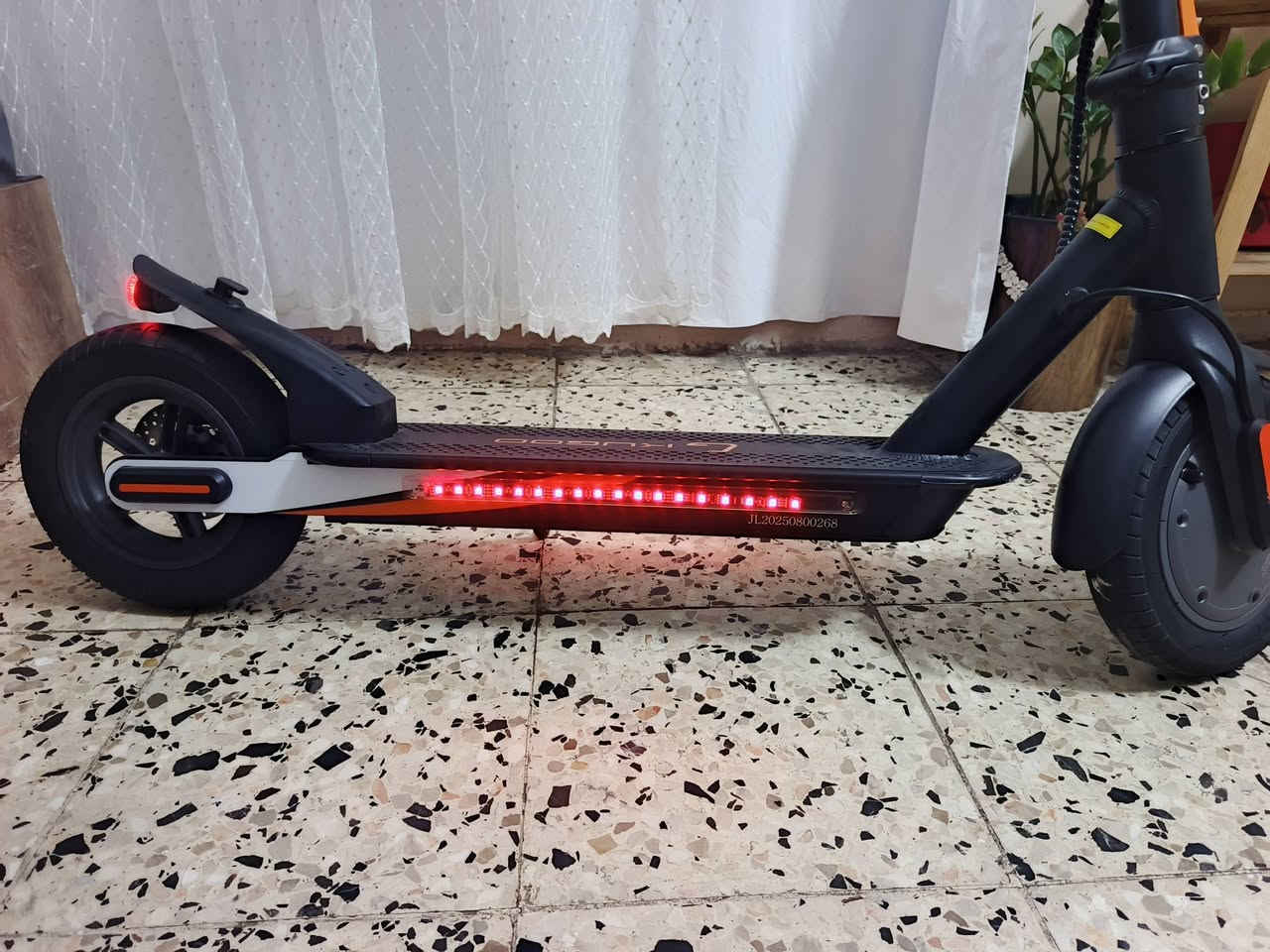 سكوتر جديد غير مستخدم ضمان بطاريه ست شهور تاير نفخ بلوتوث مع برنامج للجهاز جديد السعر 300
قفل *********** اليرموك
