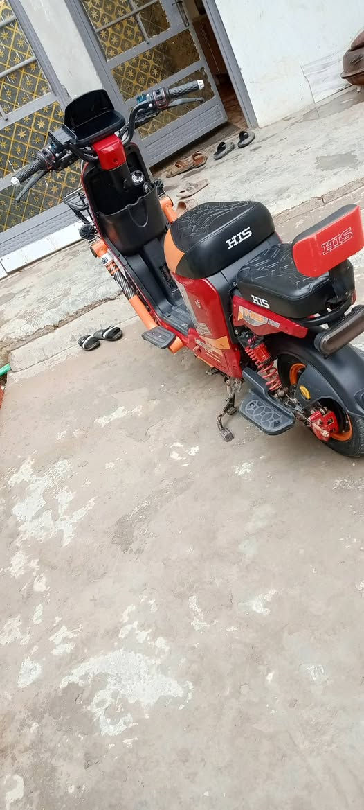 سلام عليكم دراجه شحن  للبيع  موديل 2025
الدراجه جديدة  بعدها بحالت 
للعلم الدراجه بل مطر صورتها يعني دراجه تخبل نضيفه
المواصفات 
5بطـاريـات حجم كبير 
 شاشه ديجيتال
  لايت ابيضّ عالي ناصي
اشارات يمنه يسره جدد 
سويـجات عدد 2 بصمات عدد 2 كارت عدد 2 🪪 
 ستاند جانبي وخلفي 
سماعات عالية بل دراجه
شاحنه اصلي 
 لون مميز 
- دبلات
اطارات 
بـوم عدد 2 
صندوق الدراجه موجود بيها 
نشرات و أضويه ب دراجه
الموقع ديالى  ملعب احمد راضي
السعر 400 بسيط او اي استفسار اخر اتصل على الرقم 
الرقم ***********
