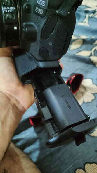 للبيع او مراوس بدرون كامره استعمال شخصي مال بيت D80 مع كافت ملحقاتها مكان موصل 
للاستفسار 
***********
***********
