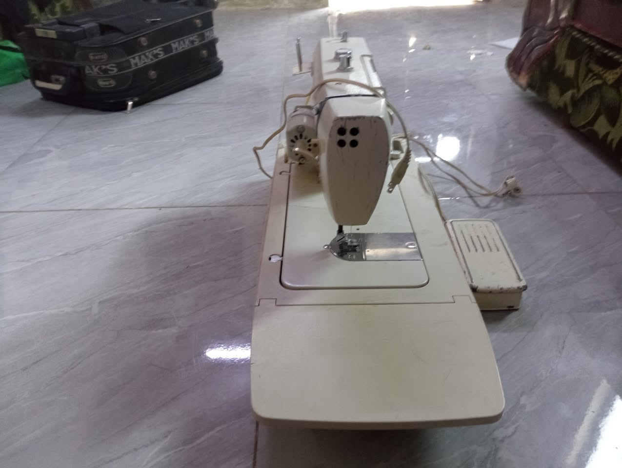 مكينه برذر ياباني تطريز نقشات وخياط عادي نضافه فول عنوان بابل حي الامام علي قرب موقف الكيات ***********
