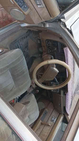 السلام عليكم. كراون.  سوبر. 82    للبيع رقم نكليزي مميز. ابسمي.   تحويل بكل محافظات العراق.  السيراه حيل نضيفه وبدون حادث كلين السياره اخوان  لا زنجار.  ولا خياس بيه فقط. الركان مالتها الركان الخلفيه  وخارجي مو داخلي. يعني الصندوك بدون. خياس    اخوان السياره تحفه وخير من الله صارلها عندي 4 سنين مافديوم. وكفتني بشارع الحمد الله  وفار العراق بيها من البصره. طالع بيها. للموصل.  يعني سياره عتماديه  بمعنه الكلمه.    محركه  بيه دخان خفيف حيل من الصالنصه. يمشيك.  3 سنين بعد. صدرها جديد.  سعرها حلو ومناسب 42 وبيها مجال لطيبين  تبريد فاتحه.  انطيك وياها كمبريسر ثنين وغراضه كامله انته شده.  السياره بالمعدل 160.  ثابت.  بالطرق الخارجيه لا تهفي.  ولا تروط السياره رزنه حيل وبالعافيه ع ياخذها واتساب *********** اتصال 0782884050 وبالخدمه مكانه المنصور
